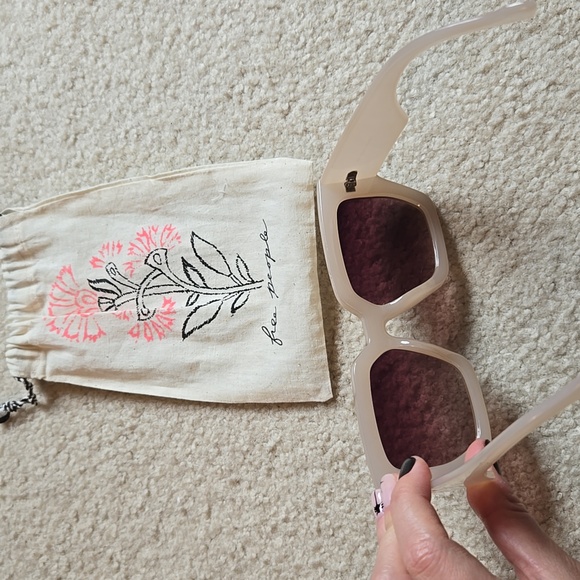 Free People Sunglasses - Picture 4 of 4
